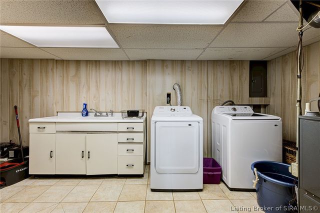 917 Castlewood Drive, New Albany, IN 47150