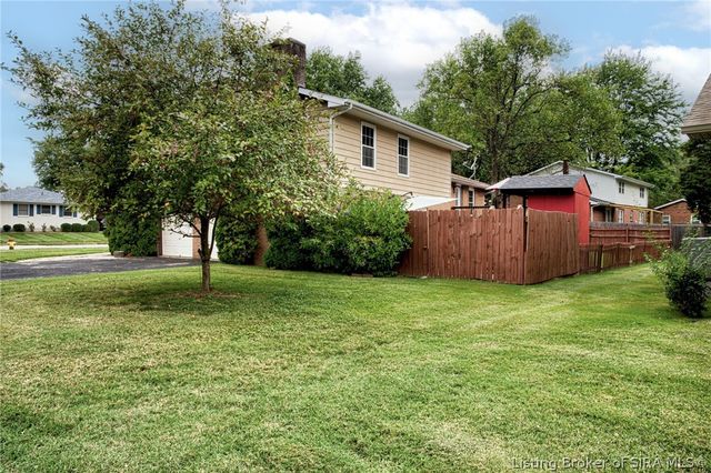 917 Castlewood Drive, New Albany, IN 47150