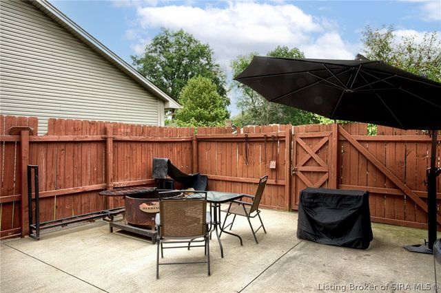 917 Castlewood Drive, New Albany, IN 47150