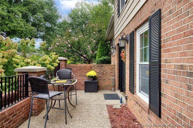 917 Castlewood Drive, New Albany, IN 47150