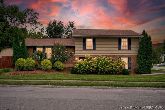 917 Castlewood Drive, New Albany, IN 47150