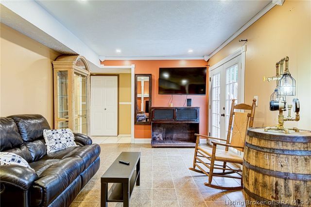 917 Castlewood Drive, New Albany, IN 47150