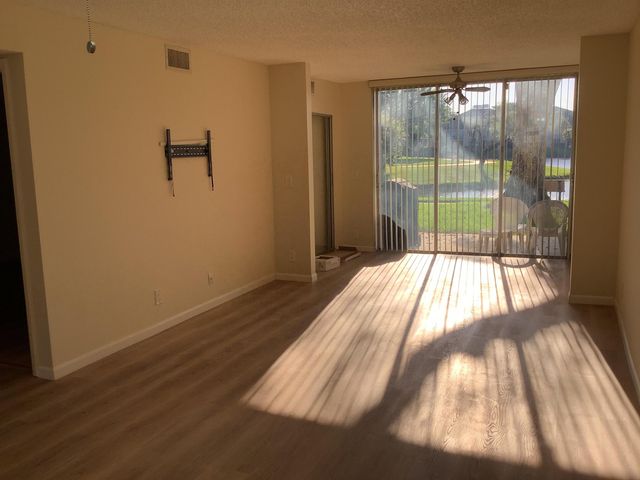 7840 NW 50th Street 107, Lauderhill, FL 33351