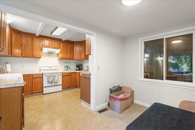 20246 Gist Road, Los Gatos, CA 95033