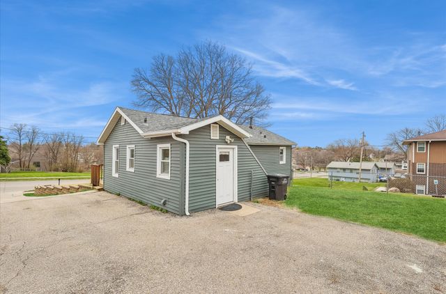 21 E Mckinley Avenue, Des Moines, IA 50315