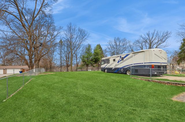 21 E Mckinley Avenue, Des Moines, IA 50315