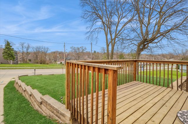 21 E Mckinley Avenue, Des Moines, IA 50315