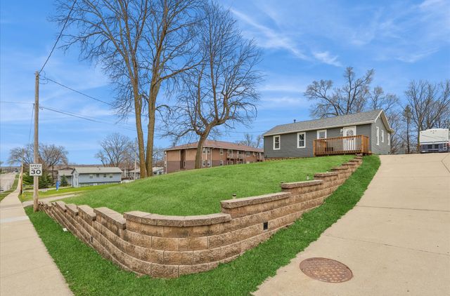 21 E Mckinley Avenue, Des Moines, IA 50315