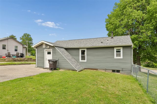 21 E Mckinley Avenue, Des Moines, IA 50315