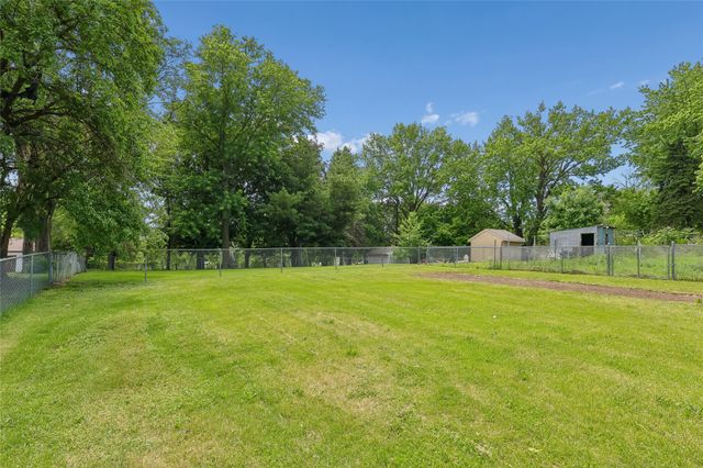 21 E Mckinley Avenue, Des Moines, IA 50315