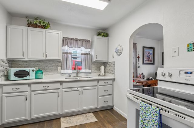 21 E Mckinley Avenue, Des Moines, IA 50315