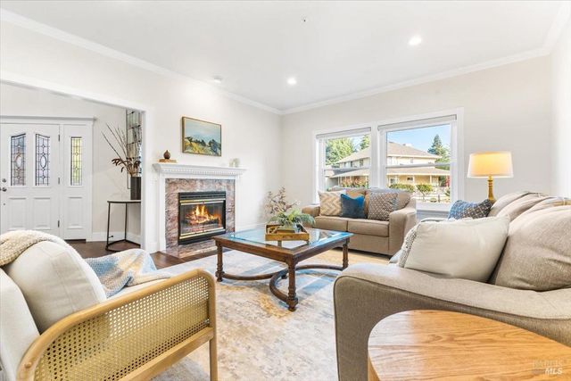 433 Tee Ct, Healdsburg, CA 95448