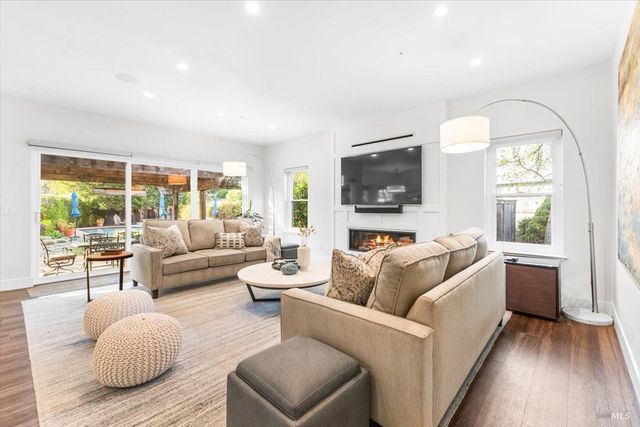 433 Tee Ct, Healdsburg, CA 95448