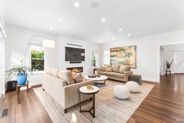 433 Tee Ct, Healdsburg, CA 95448