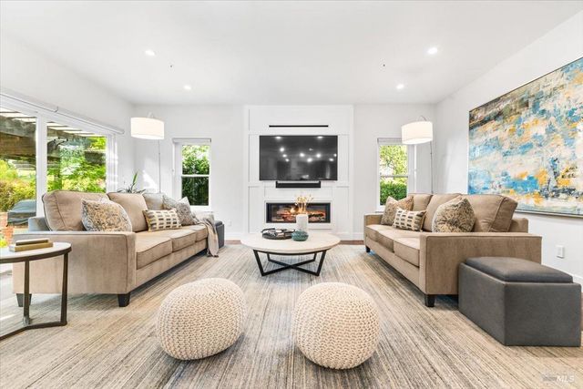 433 Tee Ct, Healdsburg, CA 95448