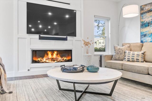 433 Tee Ct, Healdsburg, CA 95448