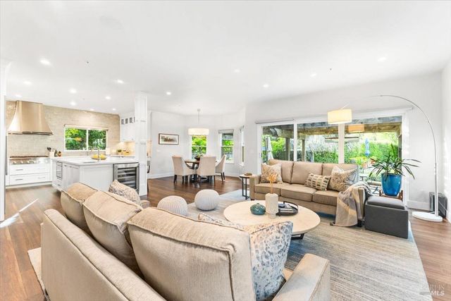 433 Tee Ct, Healdsburg, CA 95448