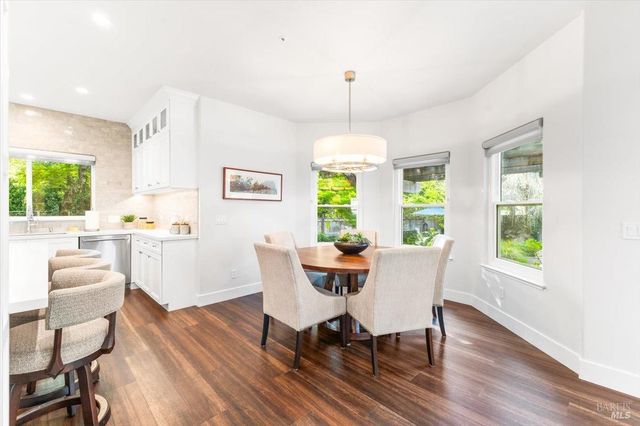 433 Tee Ct, Healdsburg, CA 95448