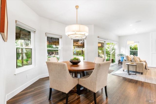 433 Tee Ct, Healdsburg, CA 95448