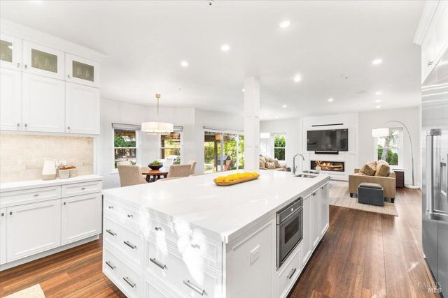 433 Tee Ct, Healdsburg, CA 95448