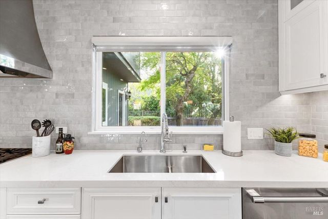 433 Tee Ct, Healdsburg, CA 95448