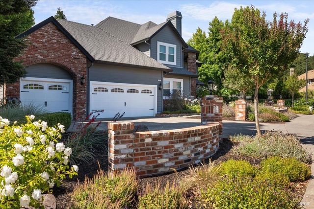 433 Tee Ct, Healdsburg, CA 95448