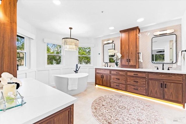 433 Tee Ct, Healdsburg, CA 95448