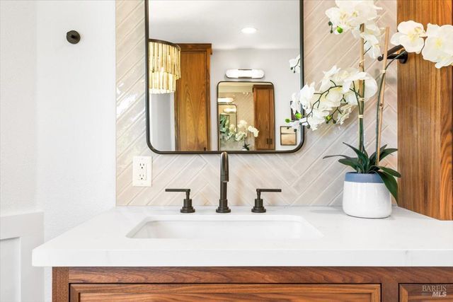 433 Tee Ct, Healdsburg, CA 95448