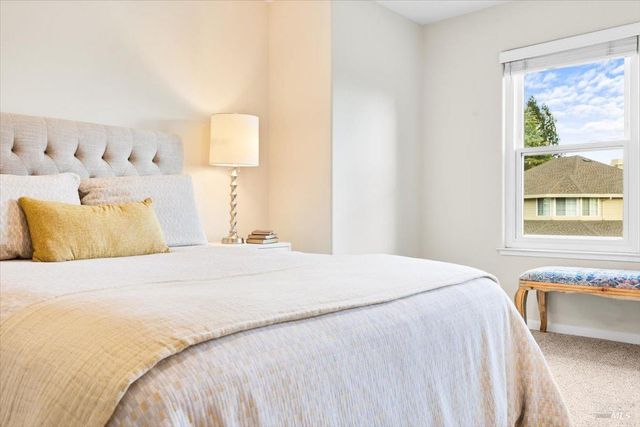 433 Tee Ct, Healdsburg, CA 95448