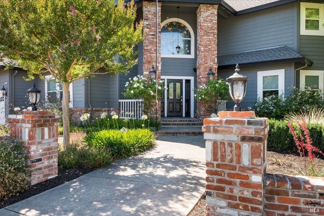 433 Tee Ct, Healdsburg, CA 95448