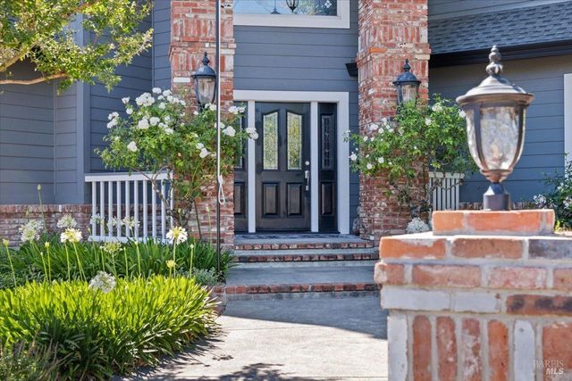 433 Tee Ct, Healdsburg, CA 95448