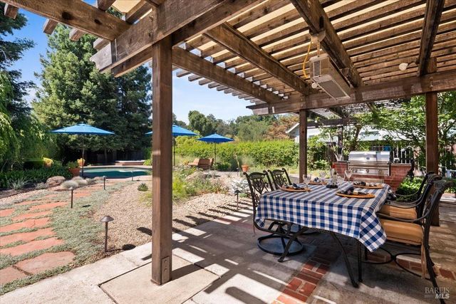 433 Tee Ct, Healdsburg, CA 95448