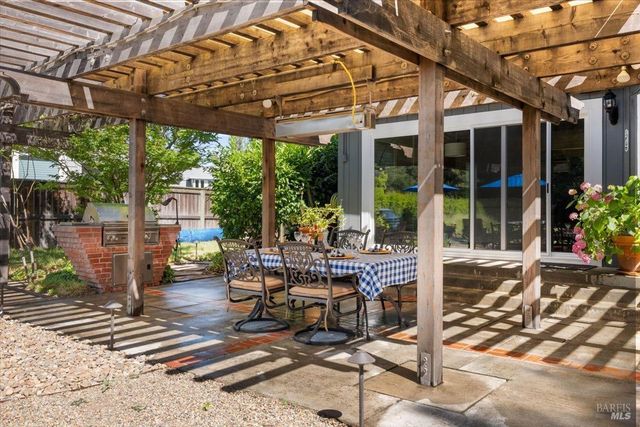 433 Tee Ct, Healdsburg, CA 95448