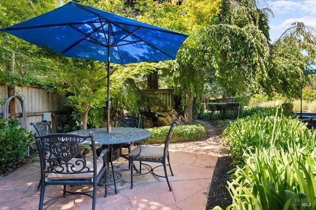 433 Tee Ct, Healdsburg, CA 95448