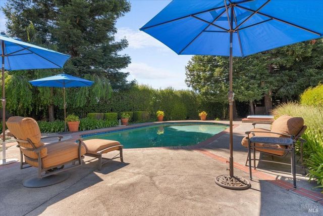 433 Tee Ct, Healdsburg, CA 95448