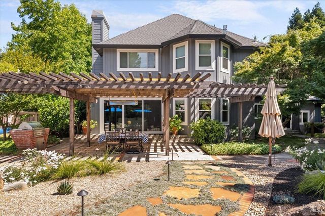 433 Tee Ct, Healdsburg, CA 95448