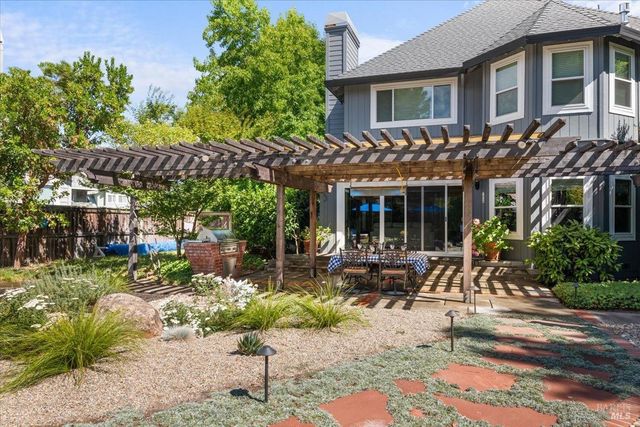 433 Tee Ct, Healdsburg, CA 95448