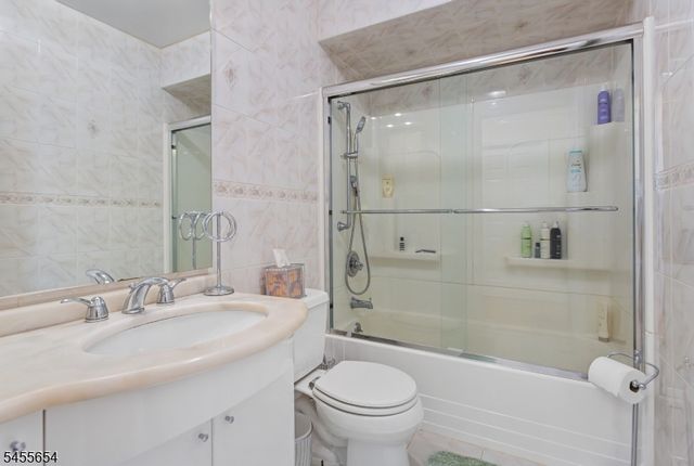 5 Corsi Rd, Bloomfield Twp., NJ 07003