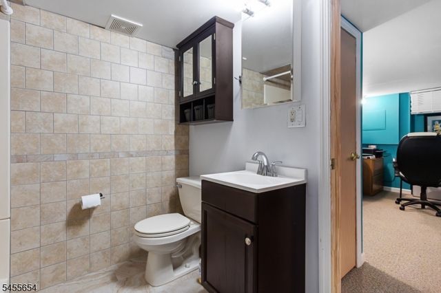 5 Corsi Rd, Bloomfield Twp., NJ 07003