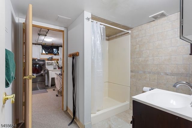 5 Corsi Rd, Bloomfield Twp., NJ 07003