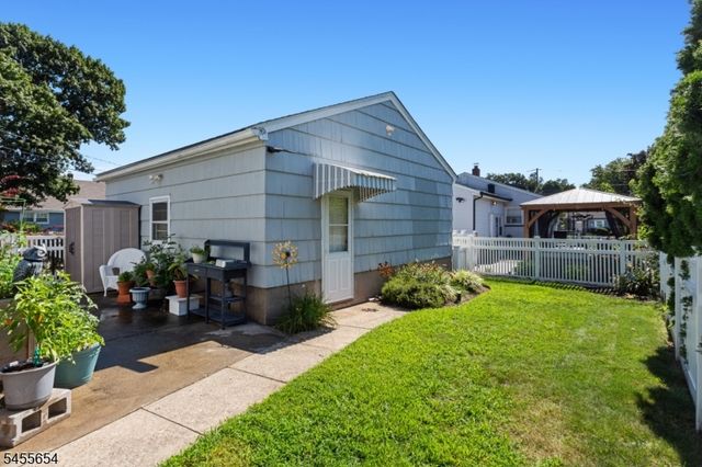5 Corsi Rd, Bloomfield Twp., NJ 07003