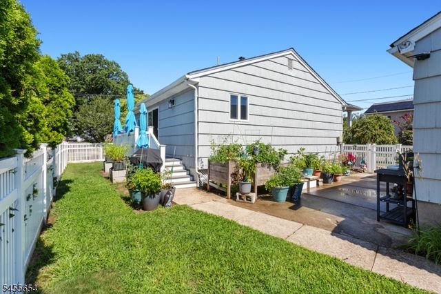 5 Corsi Rd, Bloomfield Twp., NJ 07003