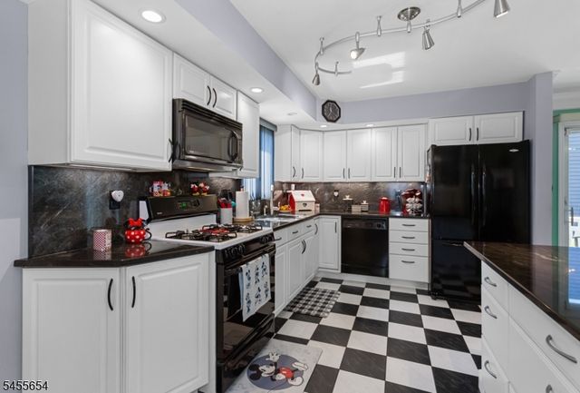 5 Corsi Rd, Bloomfield Twp., NJ 07003