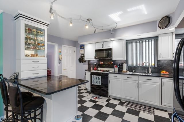 5 Corsi Rd, Bloomfield Twp., NJ 07003