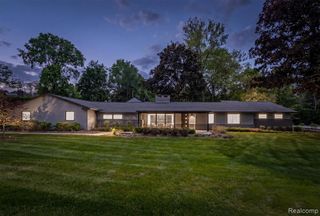3885 Oakland Drive, Bloomfield Hills, MI 48301