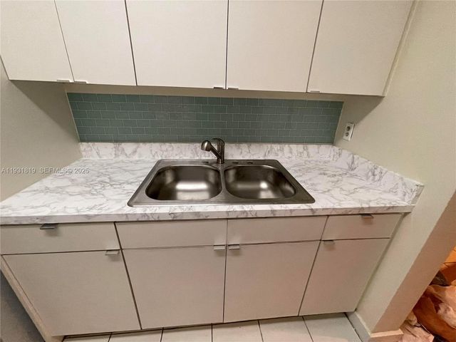 1450 Atlantic Shores Blvd 109, Hallandale Beach, FL 33009