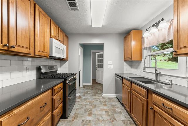 2777 Rosemont Drive NW, Lawrenceville, GA 30044