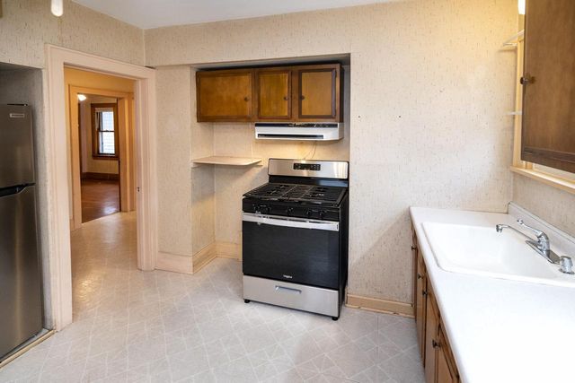 160 N 68th STREET, Milwaukee, WI 53213