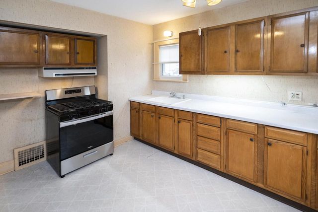 160 N 68th STREET, Milwaukee, WI 53213