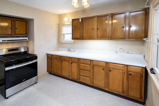 160 N 68th STREET, Milwaukee, WI 53213